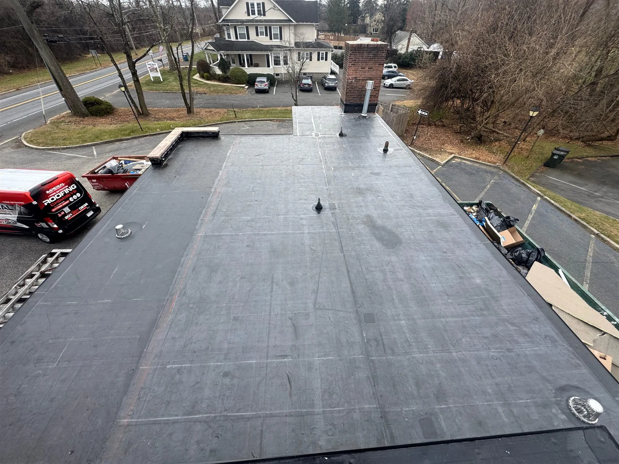 New flat membrane roof on a commercial building